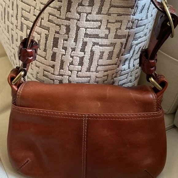 Vintage Coach Bleeker small flap Shoulder Bag in brown leather - Picture 8 of 8